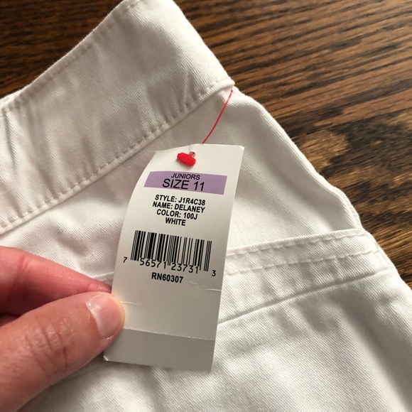 Union Bay White Shorts NWT - Picture 3 of 3